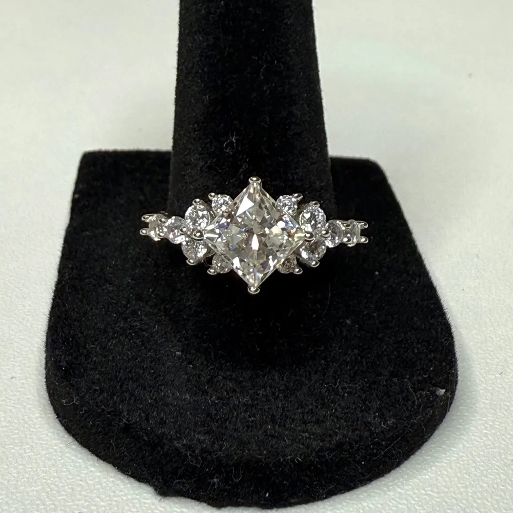 NWOT - 925 Sterling Silver Princess Cut Moissanite Cluster Ring - Size 9